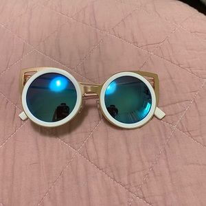 Rose gold and white cat eye rounded sunglasses